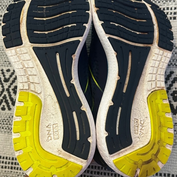 Brooks Men's Navy and Yellow Running Shoes - Picture 7 of 7